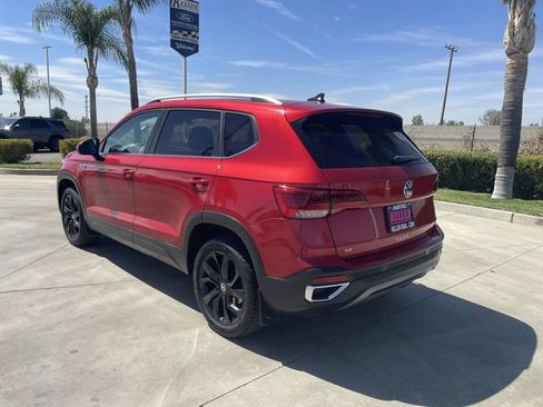 Used 2022 Volkswagen Taos SE FWD image 6