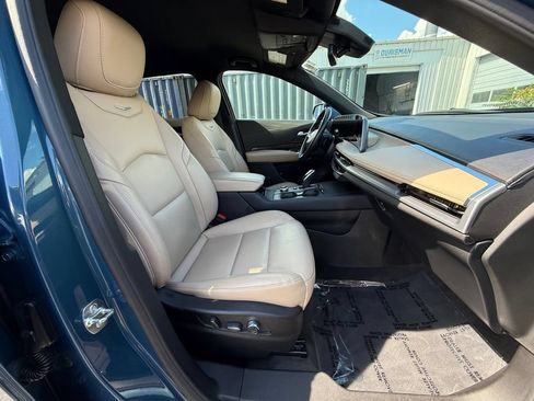 Used 2025 Cadillac XT4 Premium Luxury FWD image 26