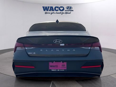 Used 2025 Hyundai Elantra Sport image 11