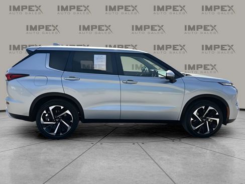 Used 2024 Mitsubishi Outlander SE Black Edition FWD image 6