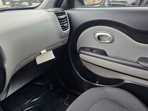 Used 2017 Kia Soul image 39