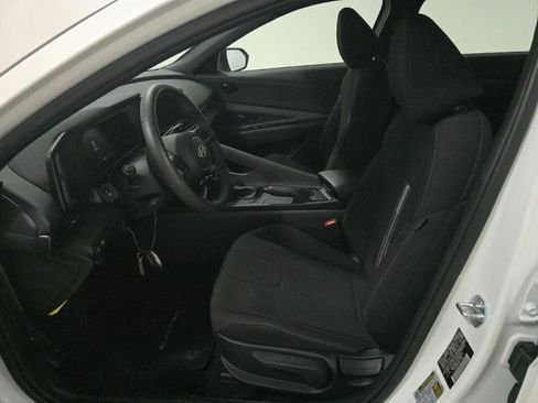 Certified 2025 Hyundai Elantra Sport image 9