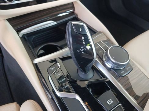 Used 2019 BMW 530i w/ Convenience Package RWD image 34