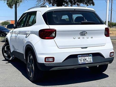Used 2023 Hyundai Venue SEL FWD image 12