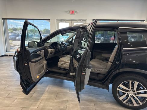 Used 2018 Honda Pilot Elite image 11