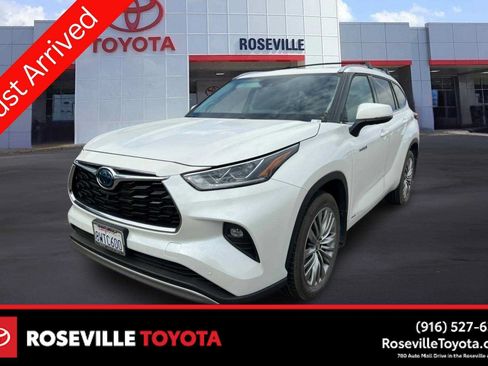Used 2021 Toyota Highlander Platinum AWD/4WD image 1