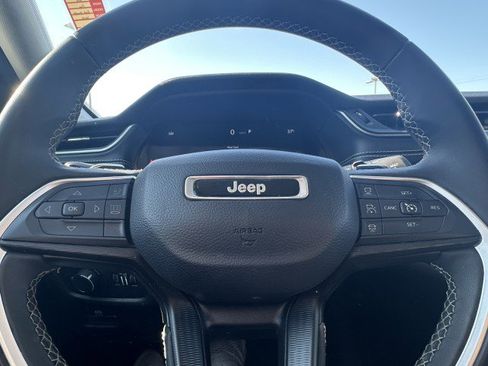 Used 2024 Jeep Grand Cherokee Laredo image 22