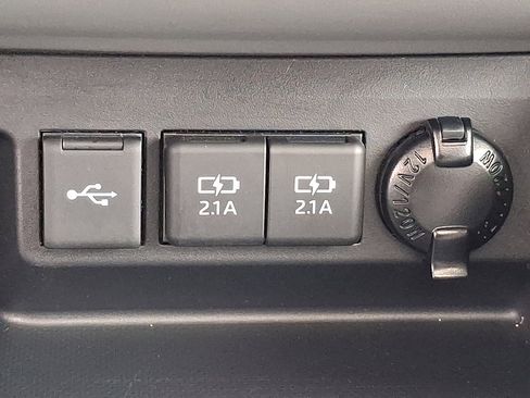 Used 2021 Toyota Highlander XLE image 27