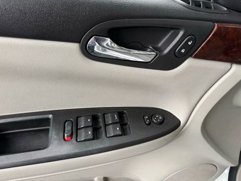 Used 2011 Chevrolet Impala LT FWD image 12