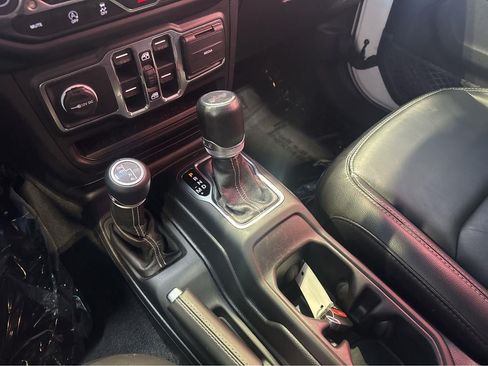 Used 2021 Jeep Wrangler Unlimited Sahara AWD/4WD image 30