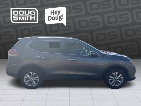 Used 2015 Nissan Rogue SV w/ SV Family Package image 6