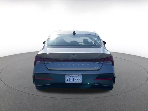 Used 2025 Hyundai Elantra Limited image 12