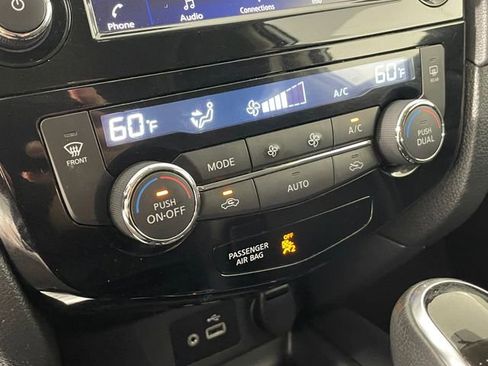 Used 2018 Nissan Rogue SV AWD/4WD image 9