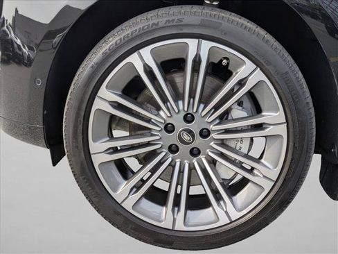 Certified 2025 Land Rover Range Rover Long Wheelbase SE AWD/4WD image 25