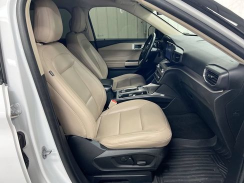 Used 2023 Ford Explorer XLT w/ Equipment Group 202A AWD/4WD image 21