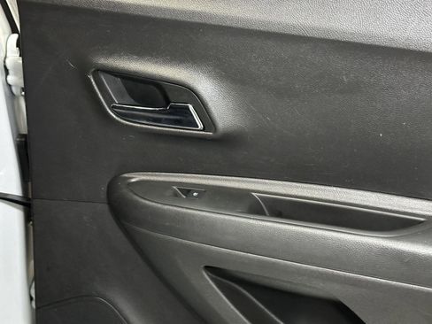 Used 2019 Chevrolet Trax LT w/ LT Convenience Package image 35