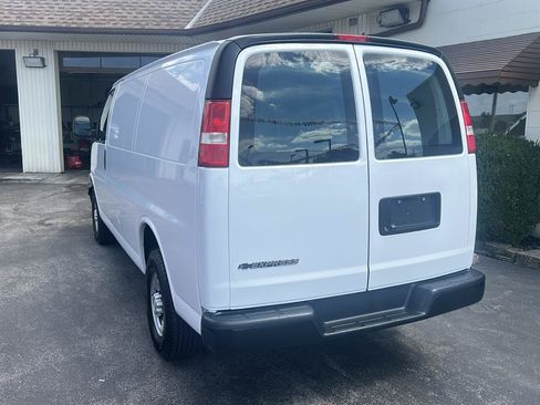 Used 2018 Chevrolet Express 2500 RWD image 6