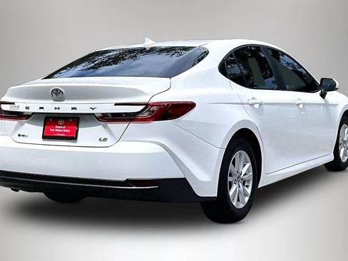 Used 2025 Toyota Camry LE FWD image 5