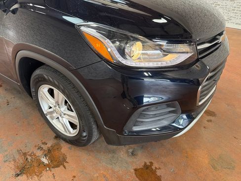 Used 2022 Chevrolet Trax LT w/ LT Convenience Package FWD image 9