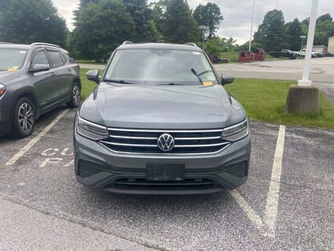Used 2024 Volkswagen Tiguan SE AWD/4WD image 2