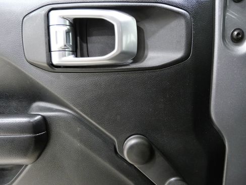 Used 2018 Jeep Wrangler Unlimited Sport image 14