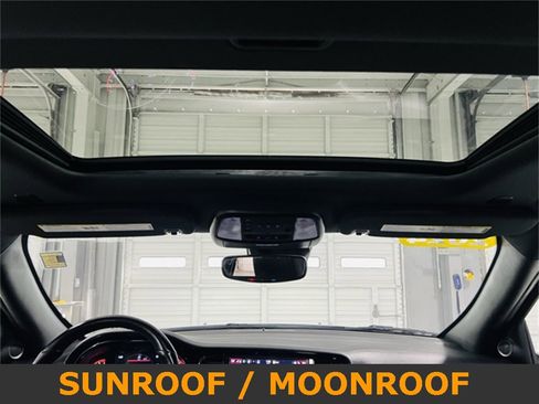 Used 2024 Dodge Durango GT image 9