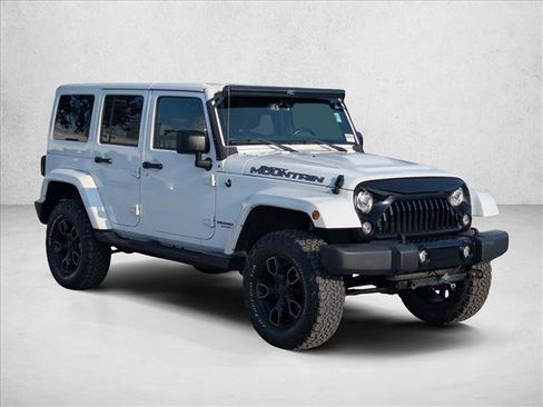 Used 2017 Jeep Wrangler Unlimited Sahara AWD/4WD image 3