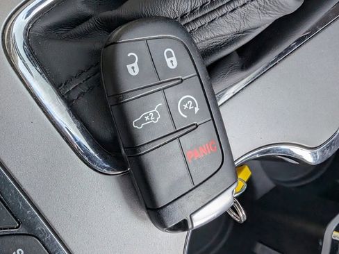 Used 2019 Jeep Grand Cherokee Limited image 2