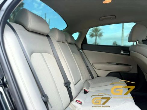 Used 2018 Kia Optima LX w/ 17" Alloy Wheels Package FWD image 13