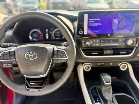 Used 2024 Toyota Grand Highlander AWD image 15