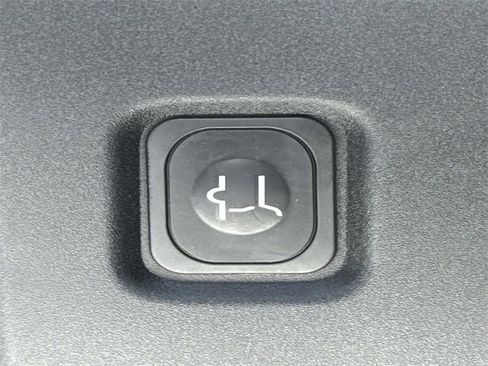 New 2025 Ford Expedition Active image 16