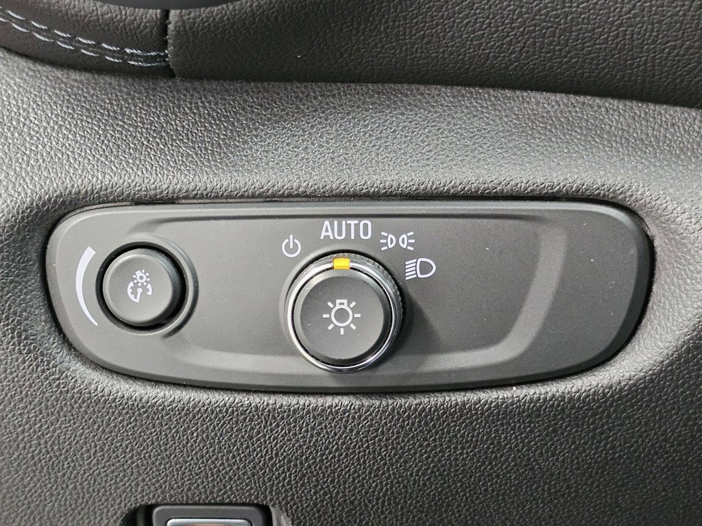 Used 2020 Chevrolet Blazer LT FWD image 34