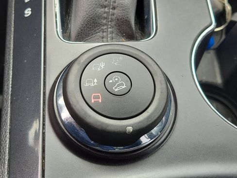Used 2019 Ford Explorer XLT AWD/4WD image 32