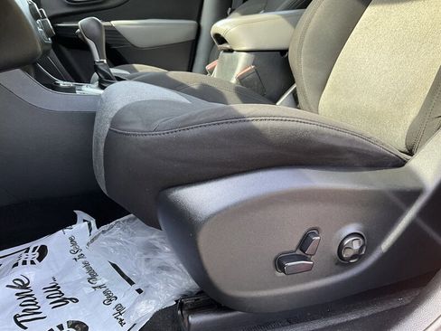 Used 2014 Jeep Cherokee Latitude w/ Comfort/Convenience Group image 23