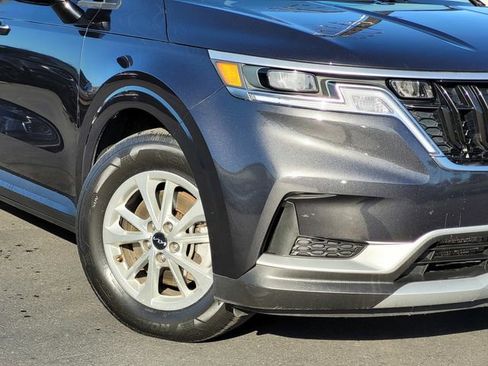 Certified 2024 Kia Carnival LX image 11