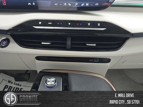 New 2026 Buick Enclave Avenir w/ Super Cruise Package AWD/4WD image 18