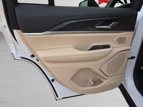 New 2026 Jeep Grand Cherokee Limited AWD/4WD image 17