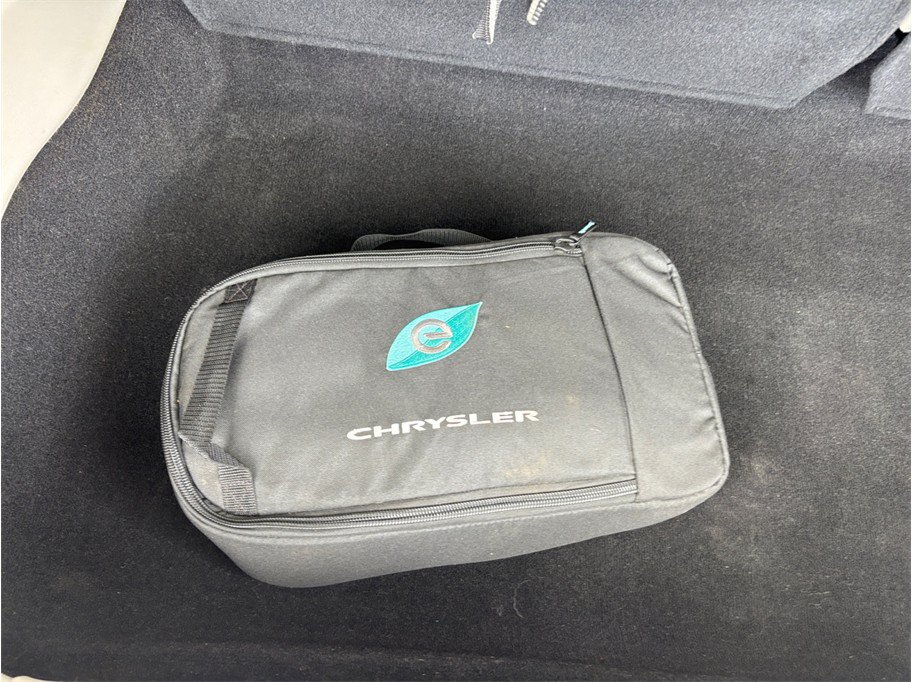 Used 2018 Chrysler Pacifica Limited FWD image 48