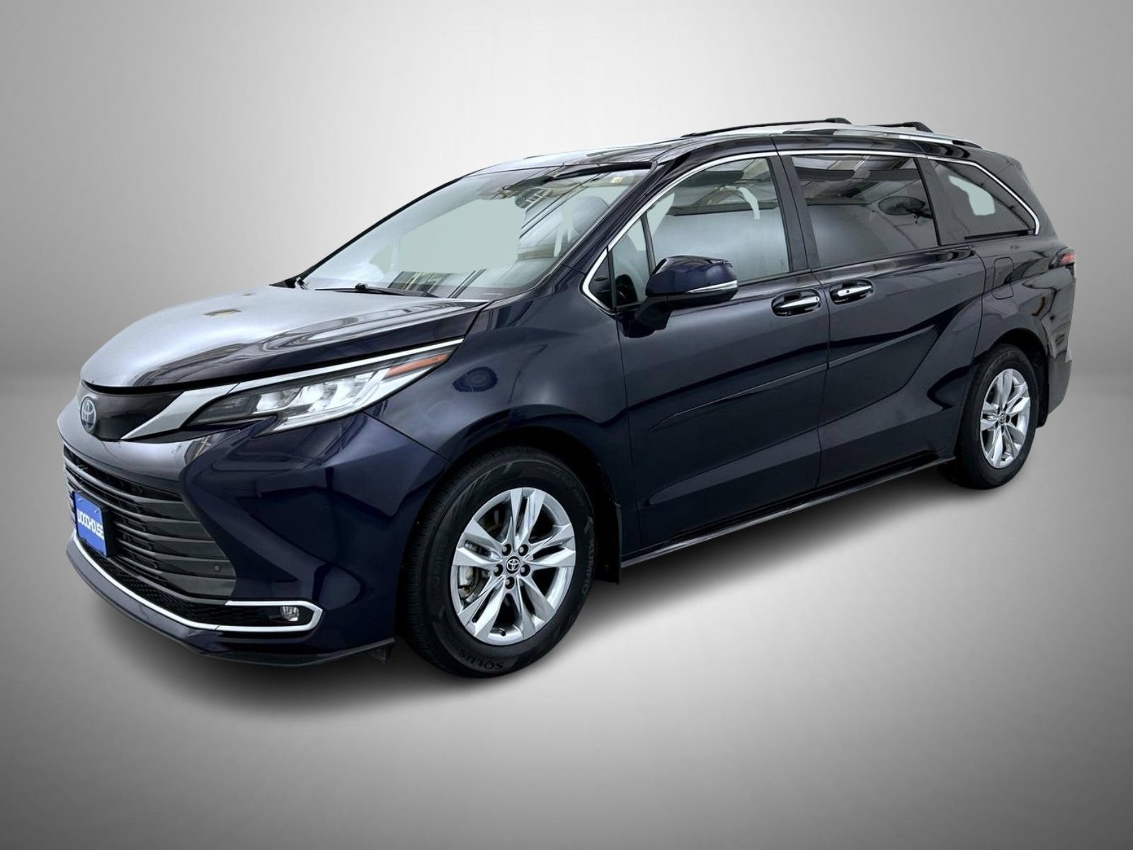 Used 2025 Toyota Sienna Limited AWD/4WD image 1