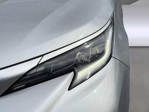 Used 2022 Toyota Sienna XSE FWD image 11