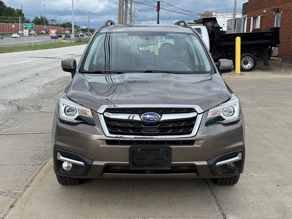 Used 2017 Subaru Forester 2.5i Touring AWD/4WD image 2