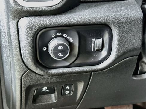 Used 2022 RAM 1500 Big Horn AWD/4WD image 12