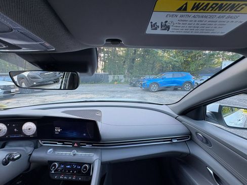 Used 2025 Hyundai Elantra SEL FWD image 29