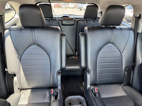 Used 2021 Toyota Highlander XLE FWD image 16