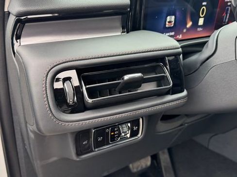 New 2026 Lincoln Aviator AWD w/ Jet Appearance Package image 25