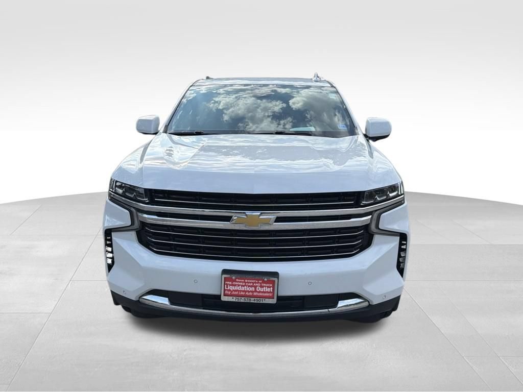 Used 2024 Chevrolet Suburban LT RWD image 2
