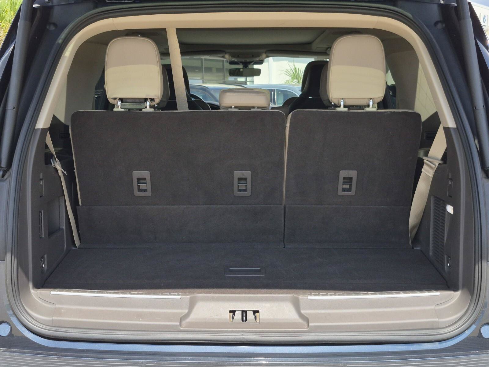 Used 2024 Lincoln Navigator Reserve AWD/4WD image 8