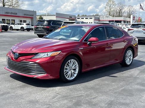 Used 2019 Toyota Camry XLE w/ Sunroof Package image 27