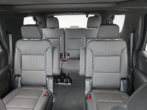 Used 2025 Chevrolet Tahoe High Country AWD/4WD image 32