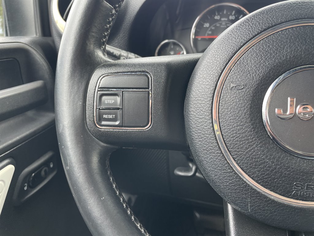 Used 2015 Jeep Wrangler Unlimited Sahara AWD/4WD image 27